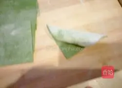 Illustration of how to make colorful wontons 11