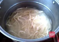 Illustration of how to make fried noodles with tomatoes and eggs 3