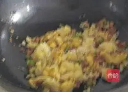 Illustration of how to make delicious and healthy egg fried rice 17