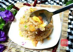 Illustration of how to make salted duck egg fried rice 8