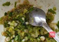 Illustration of how to make five-spice green onion cake 2