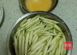 Illustration of how to make fried noodles with shredded eggplant 3