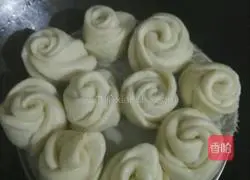 Illustration of how to make rose steamed buns 4