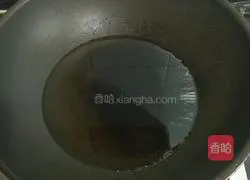 Illustration of how to make crispy banana wontons 6