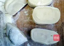 Illustration of how to make crispy egg-filled pancakes 3