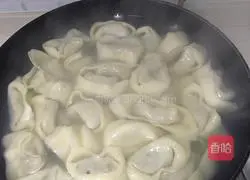 Illustration of how to make yellow croaker wontons with pickled vegetables and bamboo shoots 9