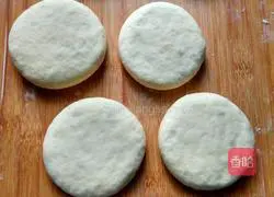 Illustration of how to make Chinese Valentine's Day cakes 16