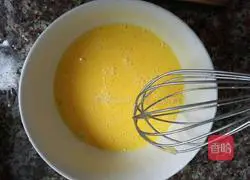 Cantonese style Illustration of how to make sausage and egg fried rice 3