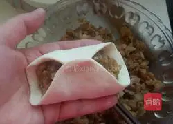 Illustration of how to make steamed dumplings with radish filling 11