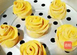 Illustration of how to make pumpkin rose steamed buns 14