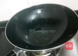 Illustration of cooking rice with cooked fungus and egg 2