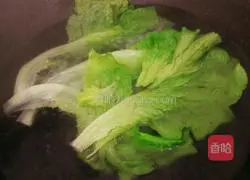 Illustration of how to make spicy and sauerkraut wontons 11