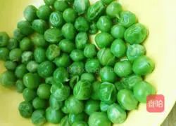 Illustration of how to make peas and eggs fried rice 2