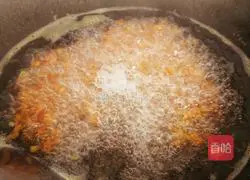 Illustration of how to make scallion oil and carrot fried rice 4