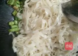 Illustration of how to make fried beans and noodles 3