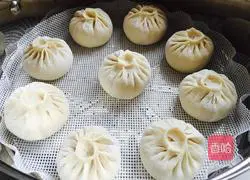 Illustration of how to make green onion and pork buns 15