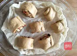 Illustration of how to make red dates, walnuts and brown sugar steamed buns 6