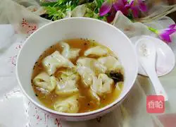 Illustration of how to make wontons with green onion and fresh meat 1