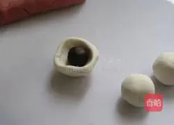 small Illustration of how to make piggy red bean paste glutinous rice balls 9