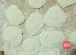 Illustration of how to make mutton and mushroom stuffed buns 13