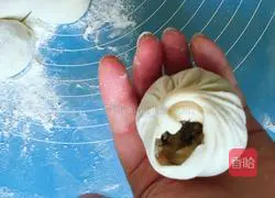 Illustration of how to make vegetarian buns with radish filling 10