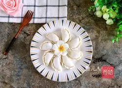 Illustration of how to make lace dumplings (leek and egg filling) 14