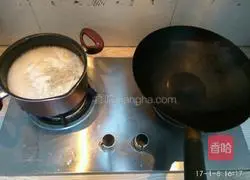 Illustration of how to make noodles with scallion oil 1