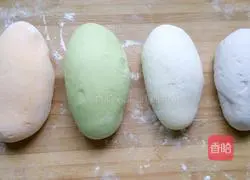 Illustration of how to make sun hat steamed buns 1