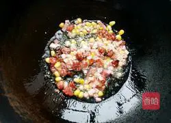 Illustration of how to make sausage and egg fried rice 3