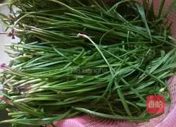 Illustration of how to make mountain leek and egg dumplings 3