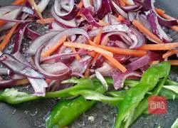 Illustration of how to make bacon and egg fried noodles 8