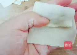 Illustration of how to make Yuanbao dumplings 4