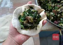 Illustration of how to make tofu skin, cabbage and pork stuffed buns 7