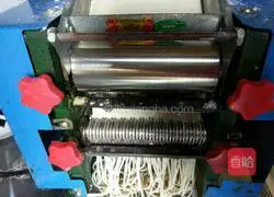 Illustration of how to make celery noodles 8