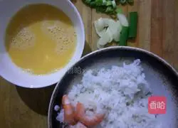 Egg Fried Rice Recipe Illustration 3