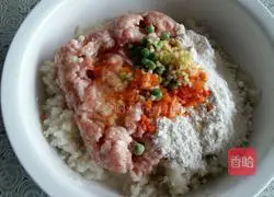 Illustration of how to make fragrant lotus root meat pie 6