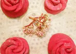 Illustration of how to make beetroot steamed buns 11