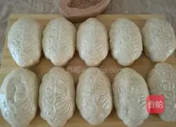 Illustration of how to make special-shaped steamed buns with milk, flaxseed powder and sorghum noodles 12