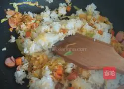 Illustration of how to make spicy cabbage fried rice 6