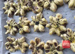 Flowers.Illustration of how to make almond shortcake with bean paste 11