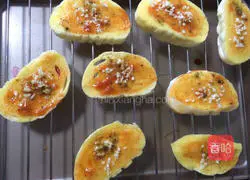 How to bake steamed bun slices Illustration 7