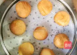 Illustration of how to make brown sugar blossom steamed buns 3