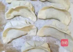 Three fresh dumplings Illustration of how to do it 3