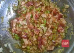 Illustration of how to make diced pork and cabbage buns 7