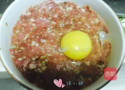 Illustration of how to make steamed meatloaf with chopped pepper 8