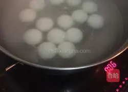 Illustration of how to make egg liqueur glutinous rice balls 6