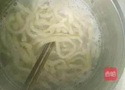 Illustration of how to make handmade tomato noodles 6