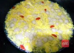 Illustration of how to make glutinous rice balls with rice wine and eggs 12