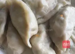 Illustration of how to make celery and carrot vegetarian dumplings 7