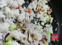 Illustration of how to make colorful fried rice 6